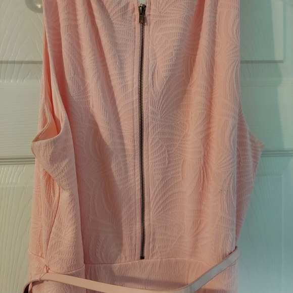 Pink dress with belt - Picture 4 of 6